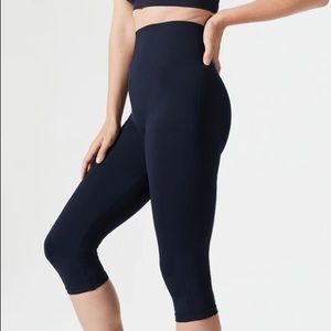 Blanqi navy blue hipster support crop leggings size S